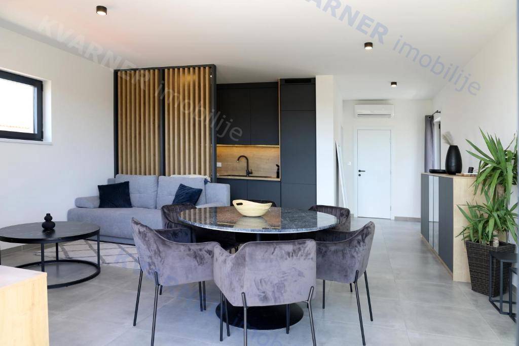 Njivice - Prodaja luksuznega apartmaja s pogledom na morje!