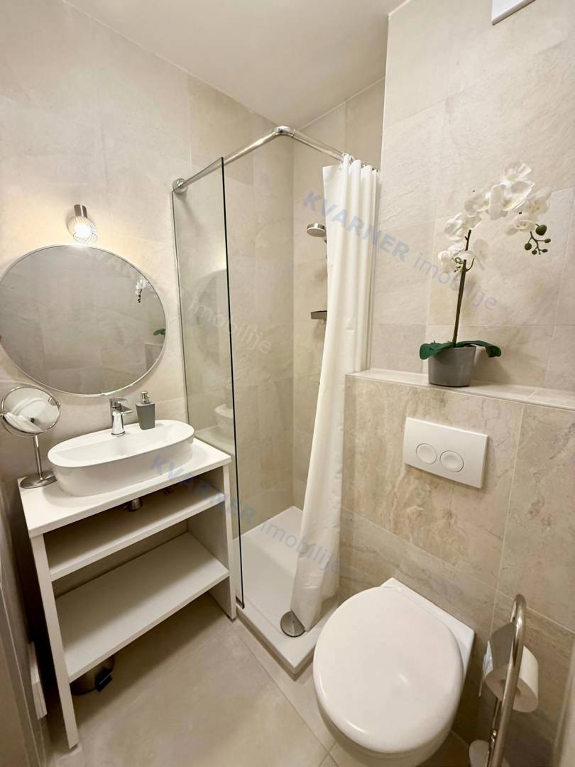 Njivice - Garsonjera na iskani lokaciji!