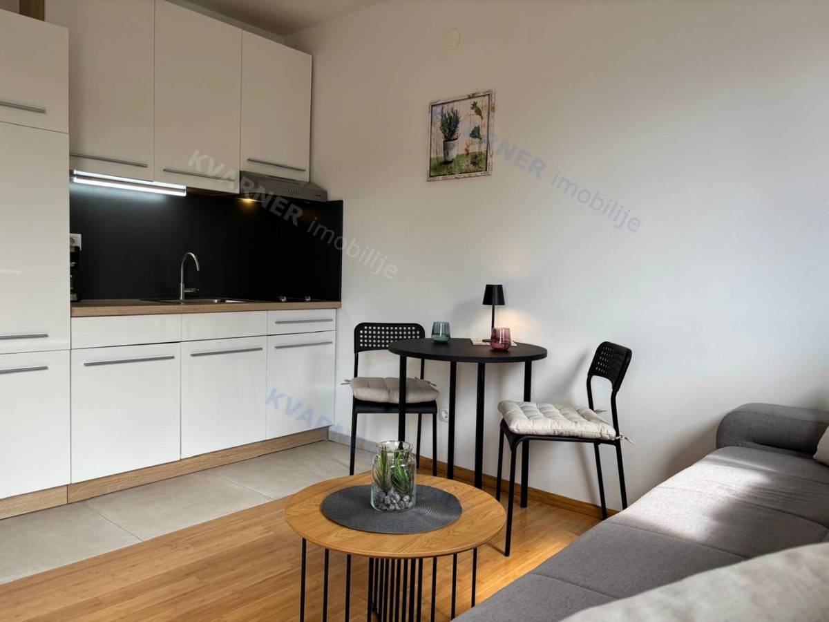 Njivice - Garsonjera na iskani lokaciji!