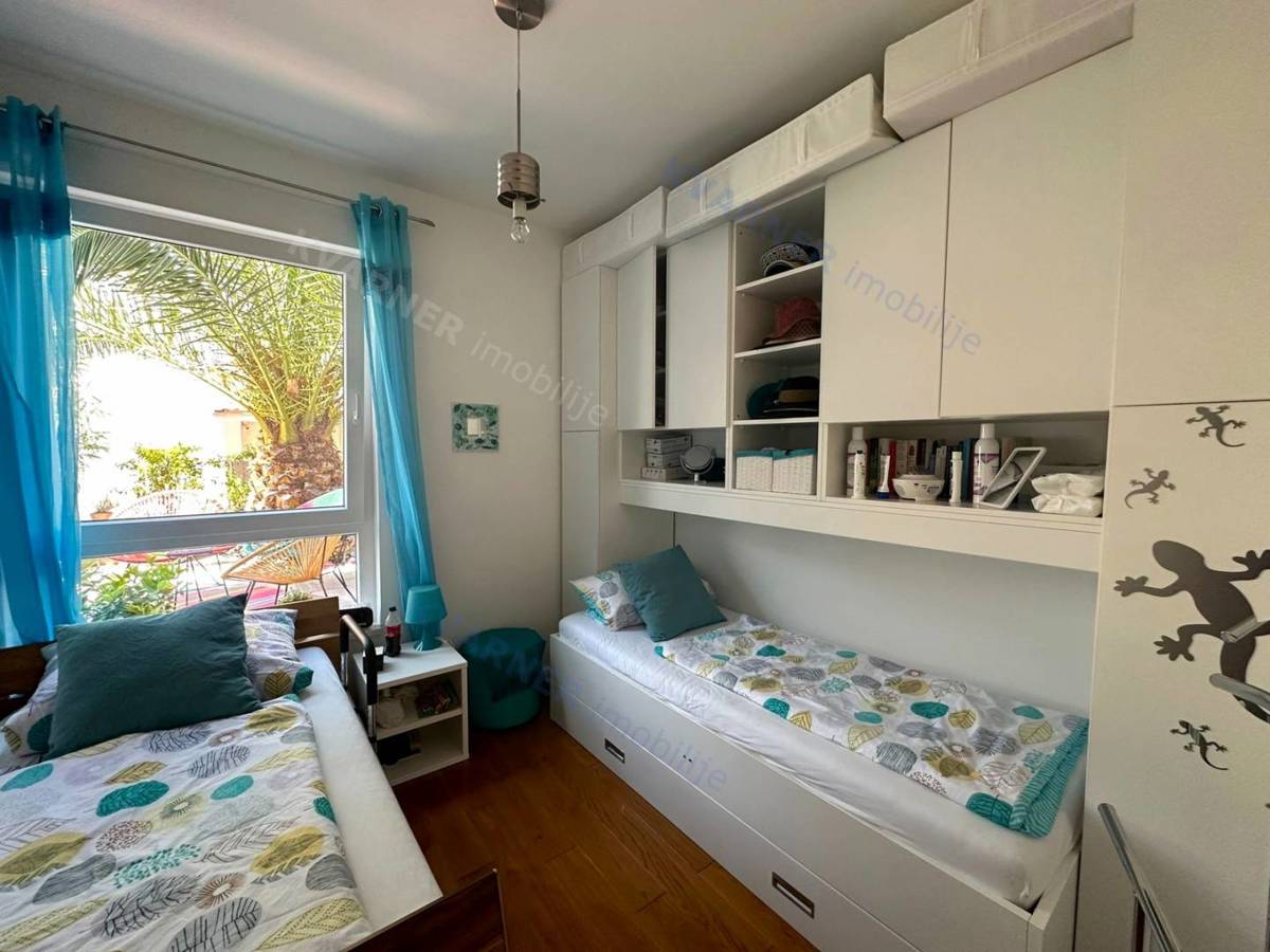 Njivice - stanovanje z vrtom blizu morja