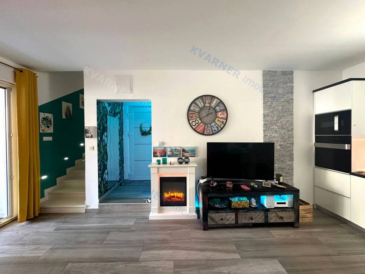 Njivice - stanovanje z vrtom blizu morja