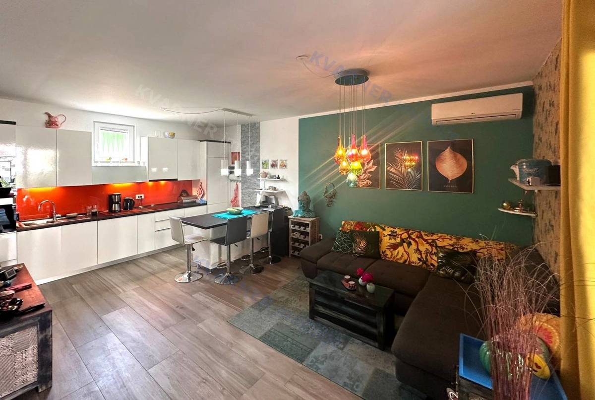 Njivice - stanovanje z vrtom blizu morja