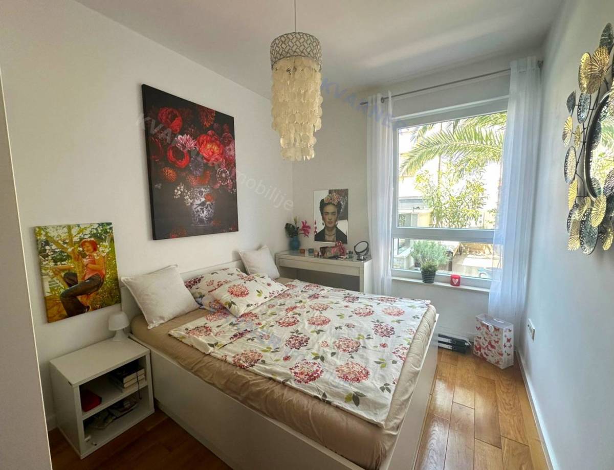 Njivice - stanovanje z vrtom blizu morja