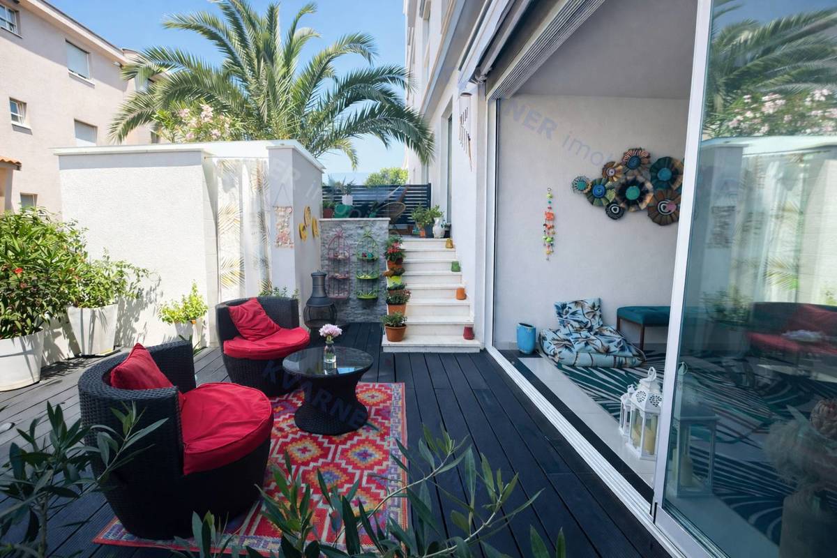 Njivice - stanovanje z vrtom blizu morja