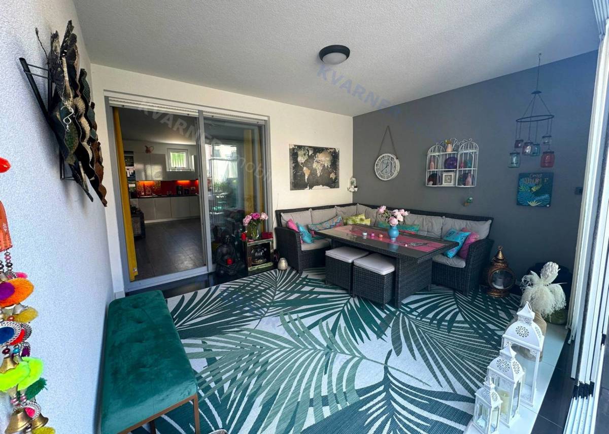 Njivice - stanovanje z vrtom blizu morja