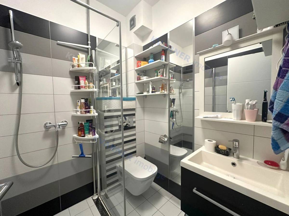 Njivice - stanovanje z vrtom blizu morja