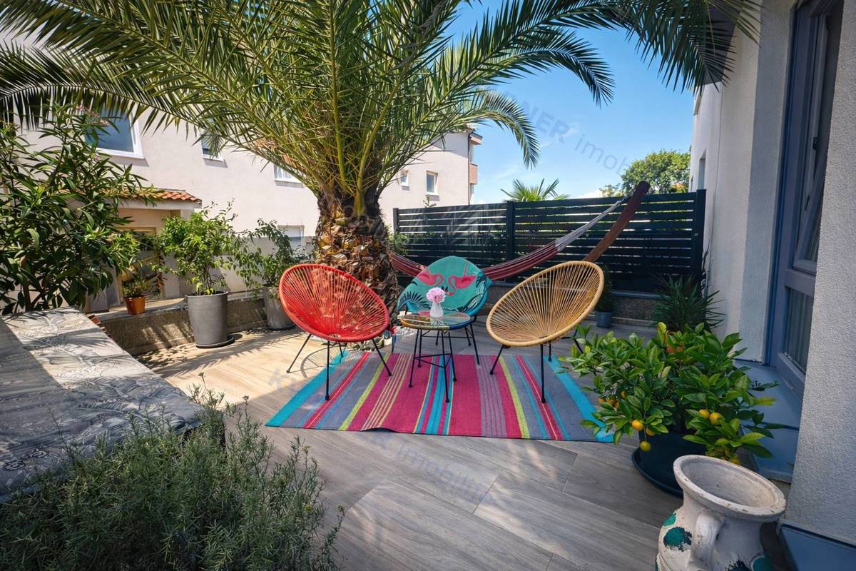 Njivice - stanovanje z vrtom blizu morja