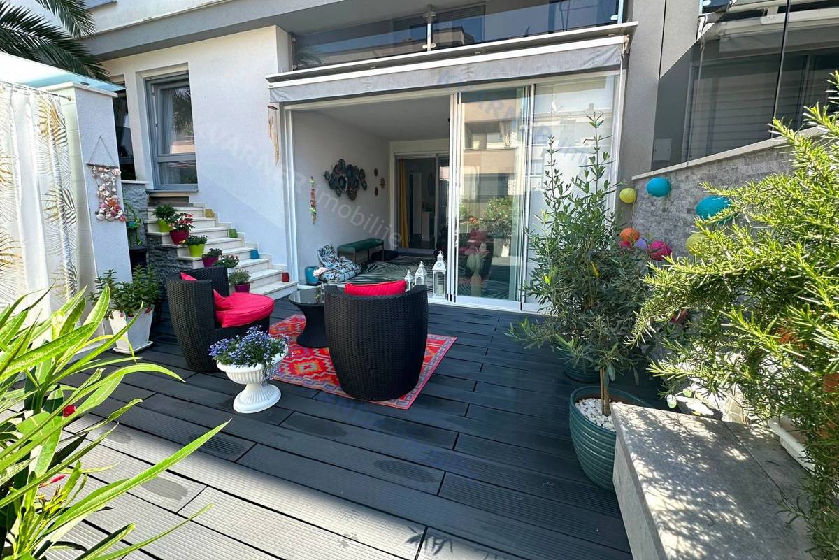 Njivice - stanovanje z vrtom blizu morja