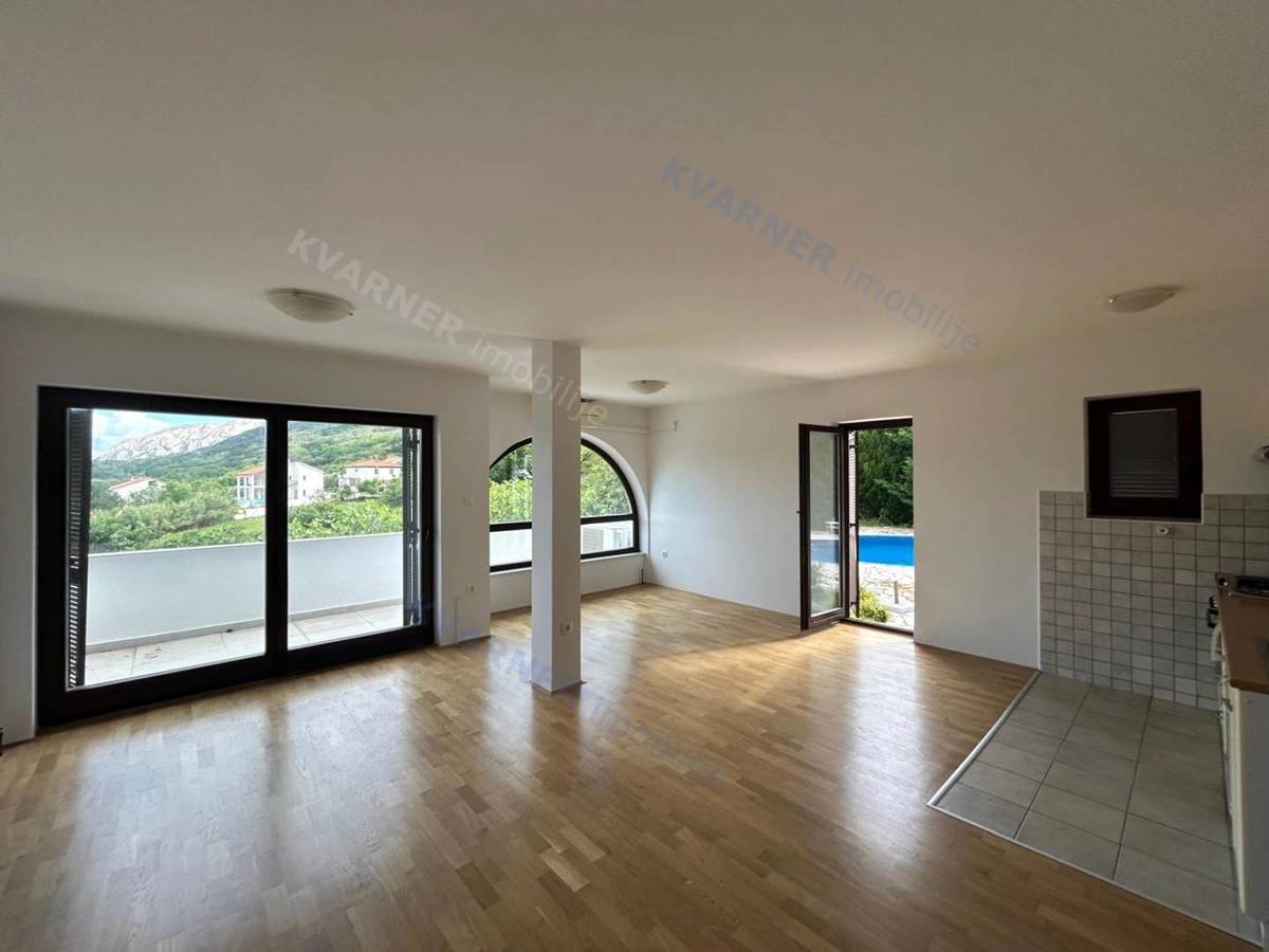 Baška - prodaja pritličnega apartmaja na mirni lokaciji!
