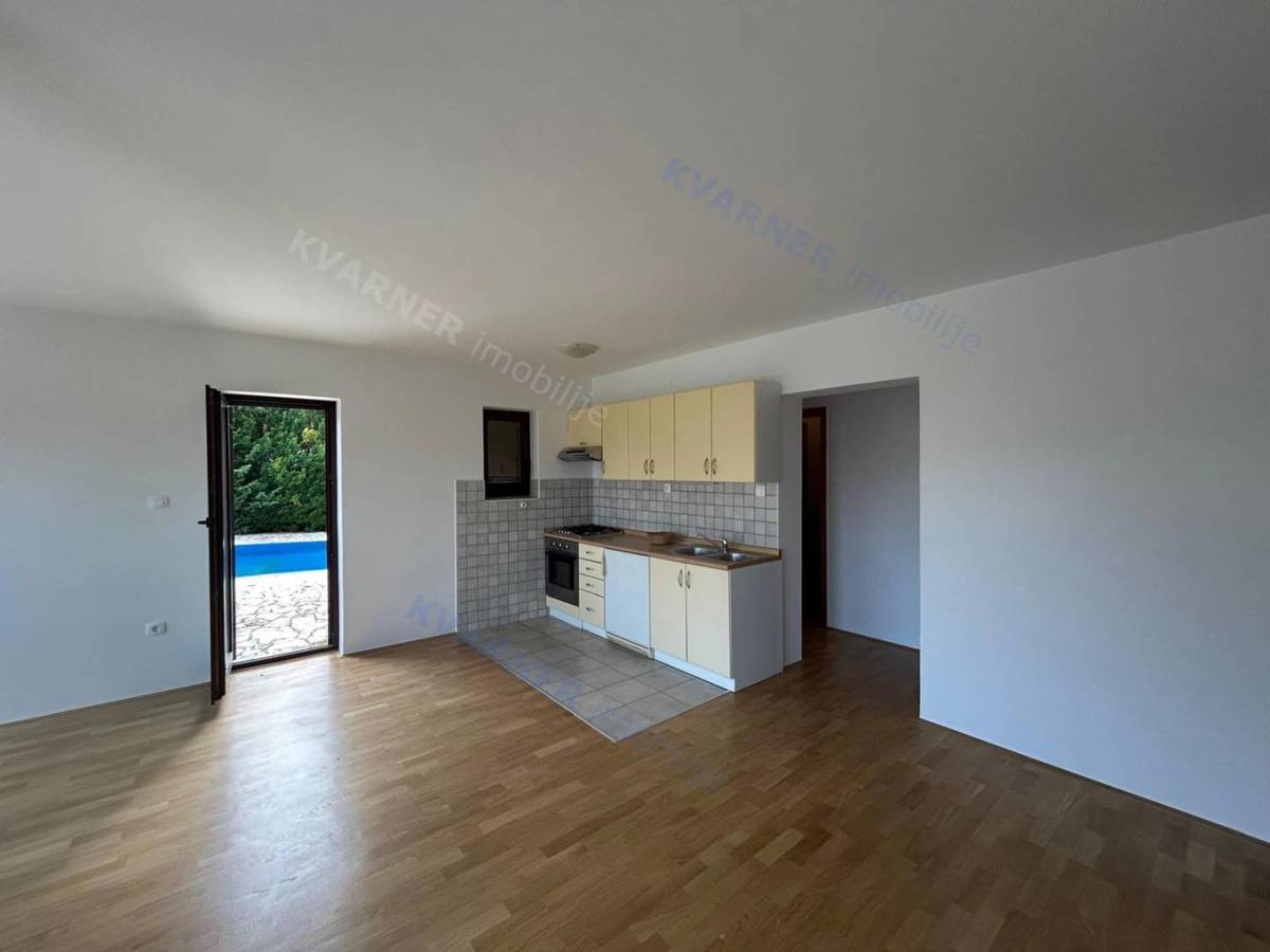 Baška - prodaja pritličnega apartmaja na mirni lokaciji!