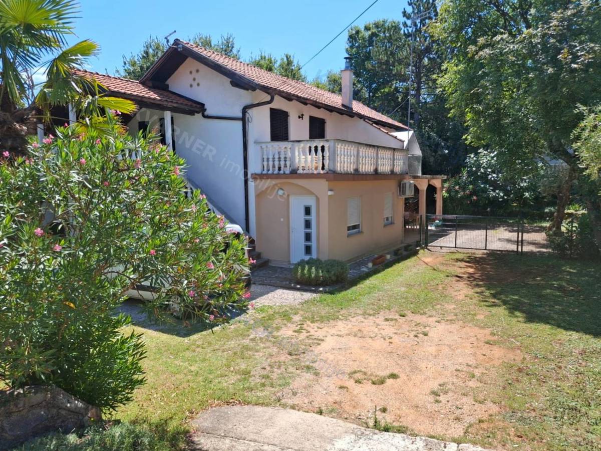 Prilka – Dvojna hiša na mirni lokaciji, Vrbnik
