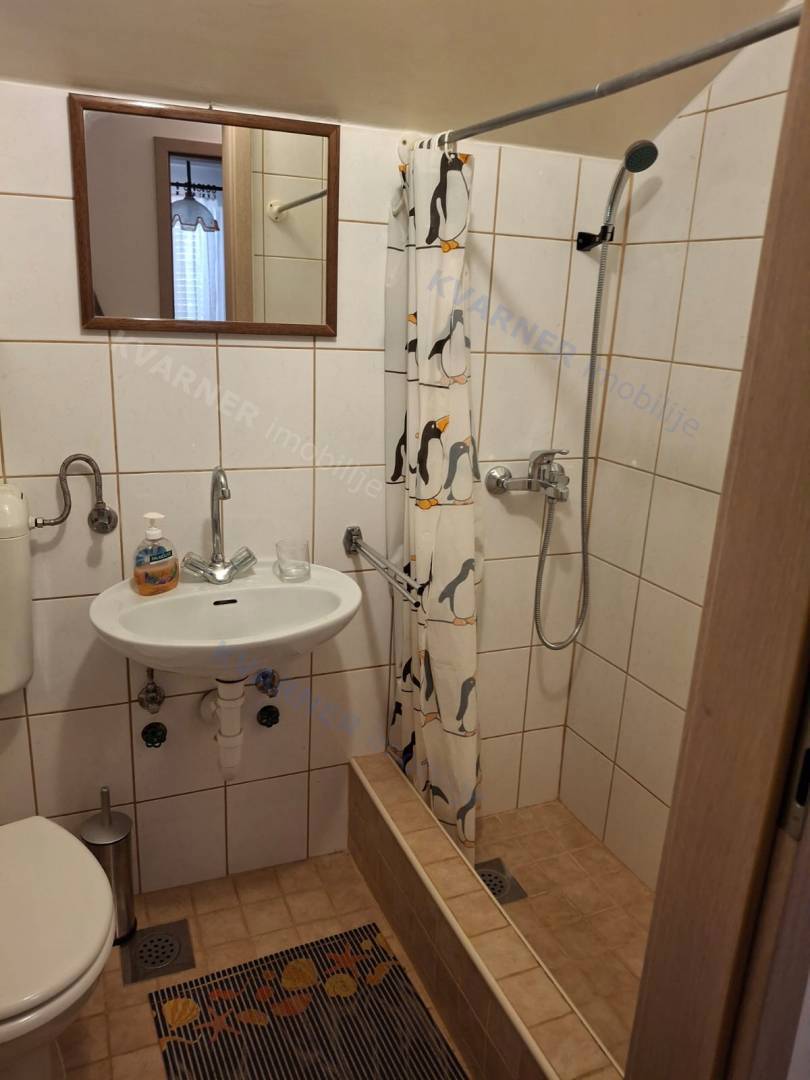 Prilka – Dvojna hiša na mirni lokaciji, Vrbnik
