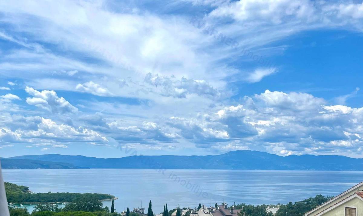 Njivice, Prodaja - Stanovanje s pogledom na morje!