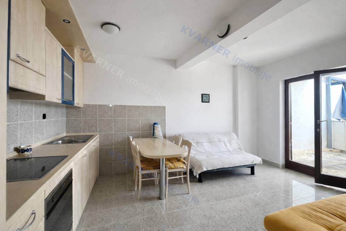 Njivice, Prodaja - Stanovanje s pogledom na morje!