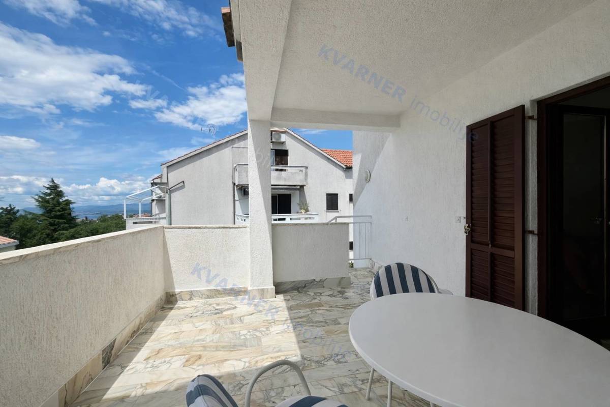 Njivice, Prodaja - Stanovanje s pogledom na morje!