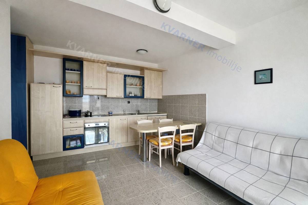 Njivice, Prodaja - Stanovanje s pogledom na morje!