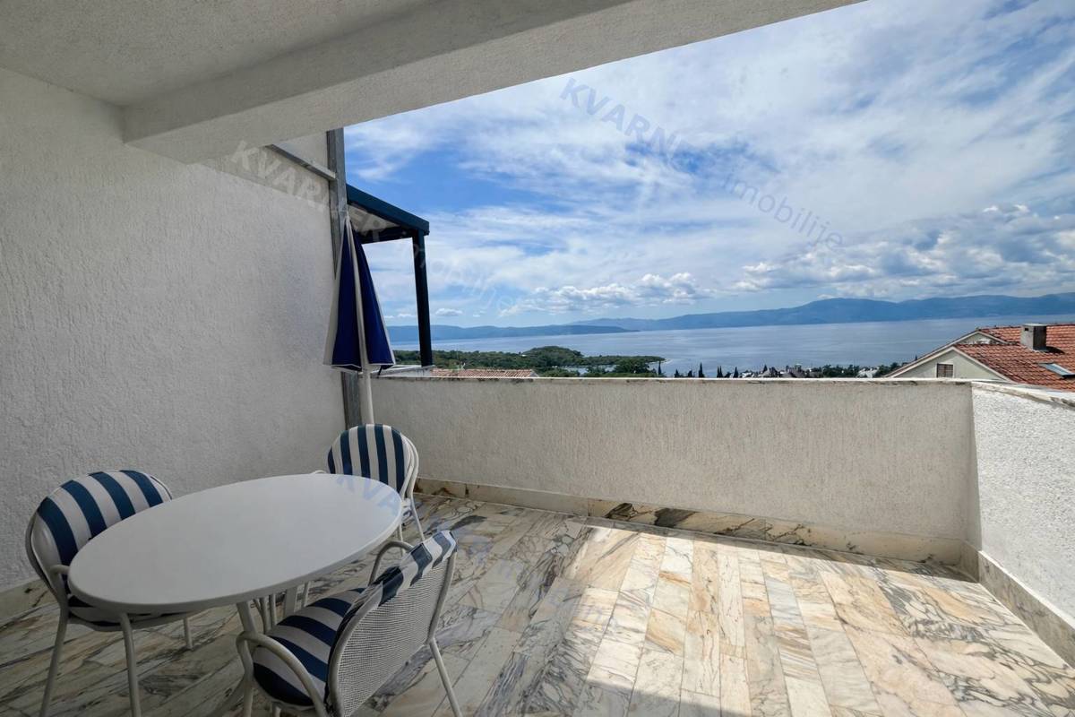 Njivice, Prodaja - Stanovanje s pogledom na morje!