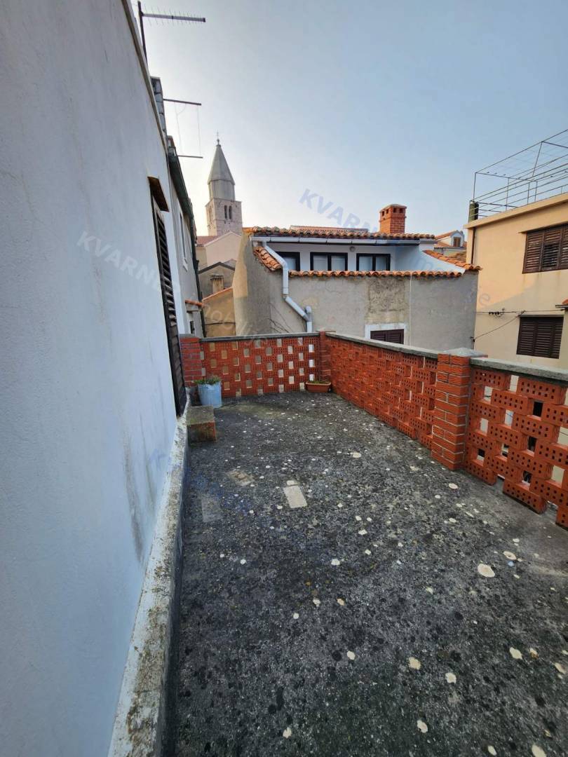 Vrbnik - Dvojna kamnita hiša za prenovo