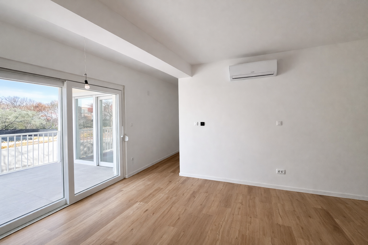 Samostojna hiša s petimi stanovanjskimi enotami