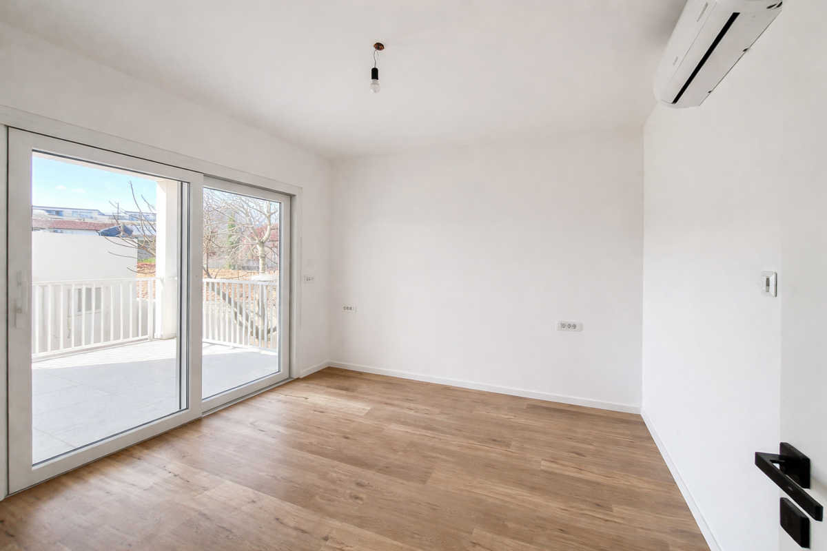 Samostojna hiša s petimi stanovanjskimi enotami