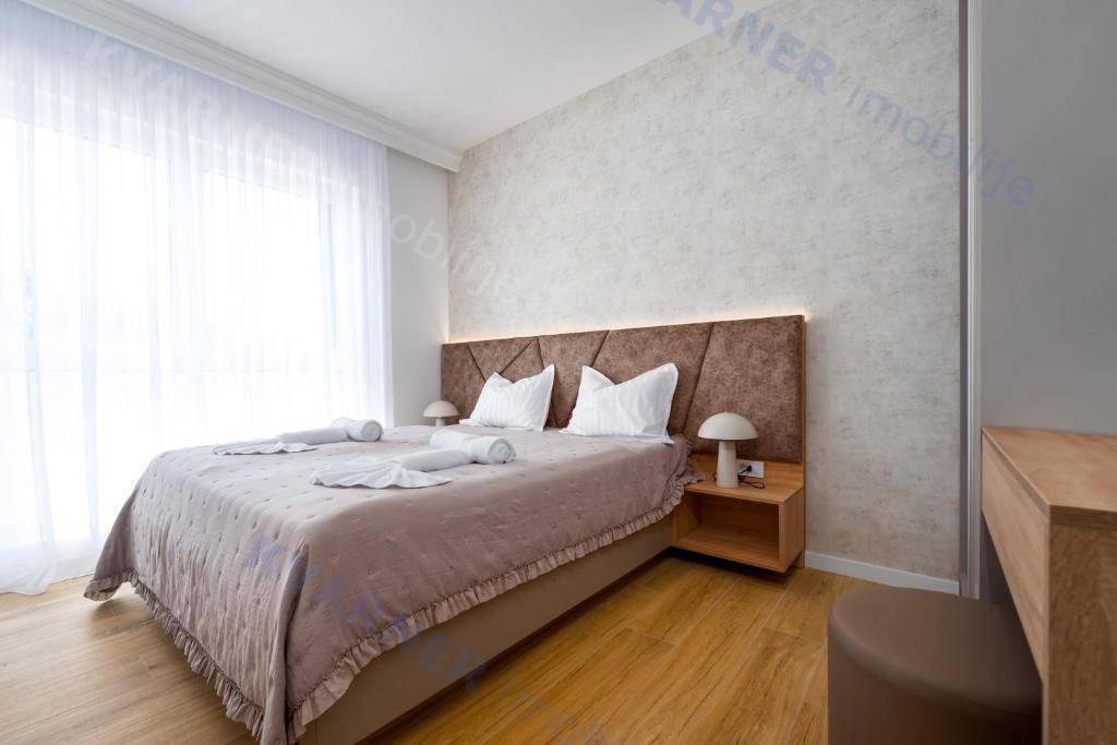  Luksuzna novogradnja z bazenom in vrtom – Omišalj