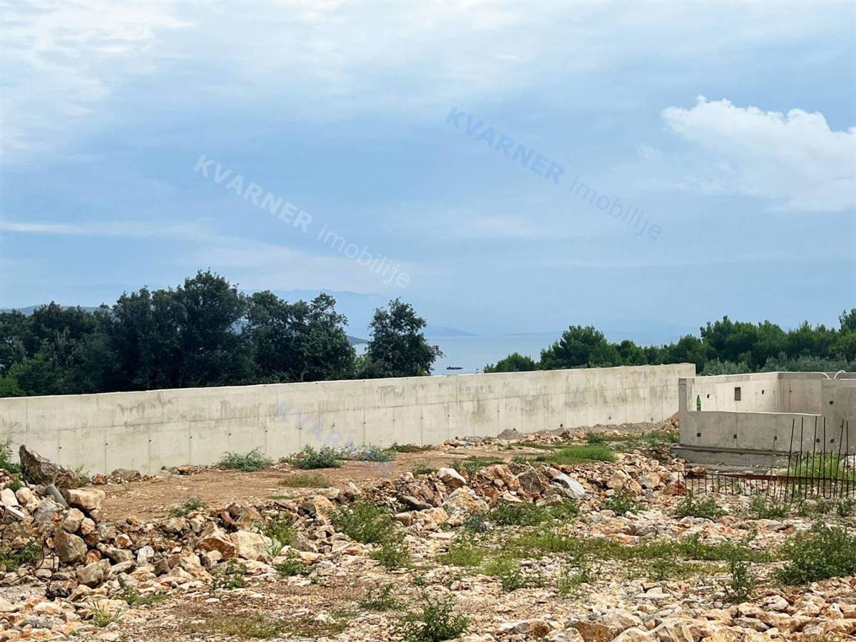 Zemljišče za gradnjo z gradbenim dovoljenjem