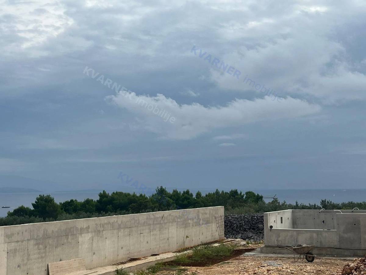 Zemljišče za gradnjo z gradbenim dovoljenjem