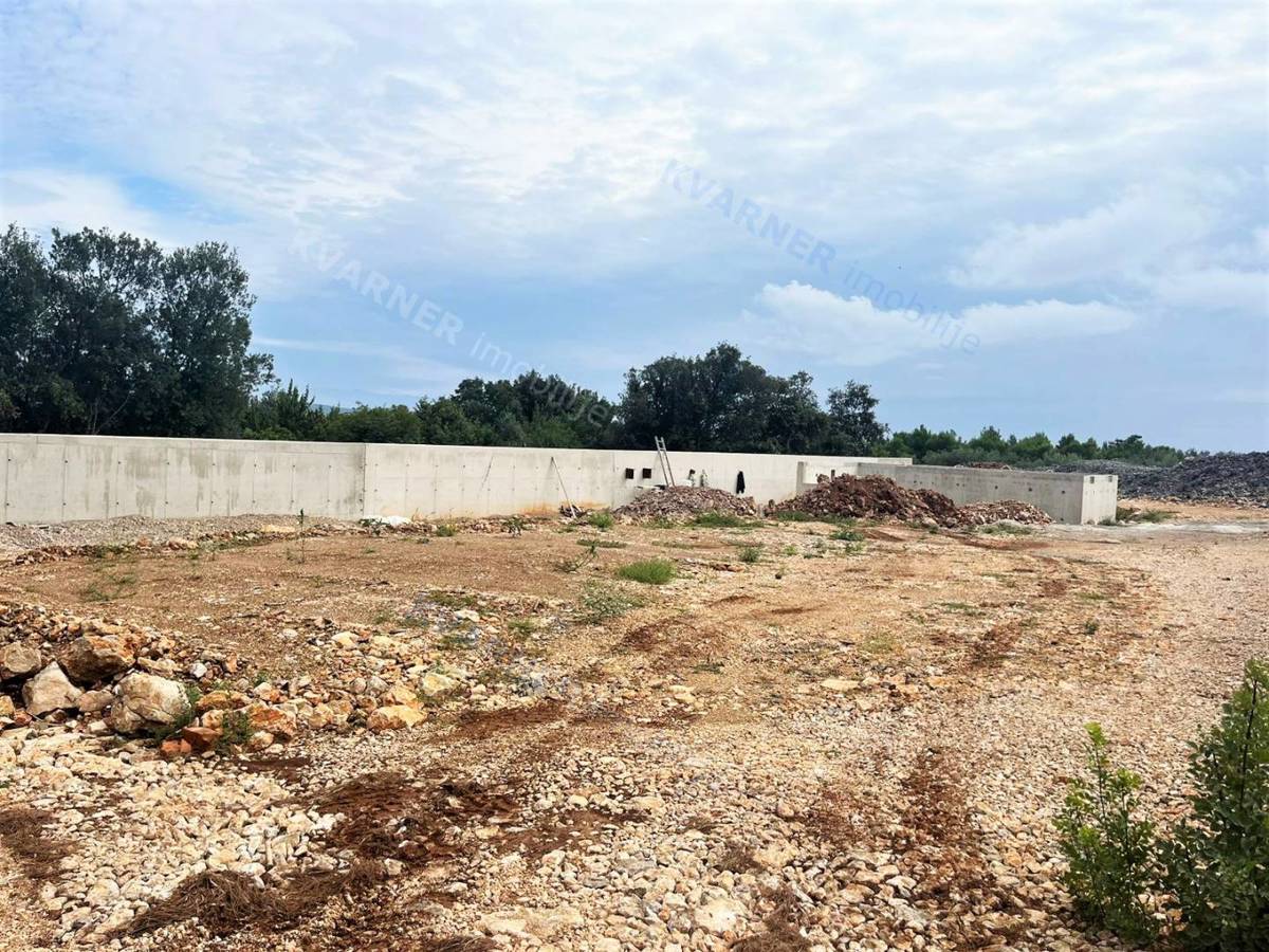 Zemljišče za gradnjo z gradbenim dovoljenjem