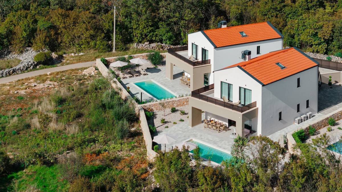 Moderen in opremljen vila z bazenom in vrtom - naprodaj!