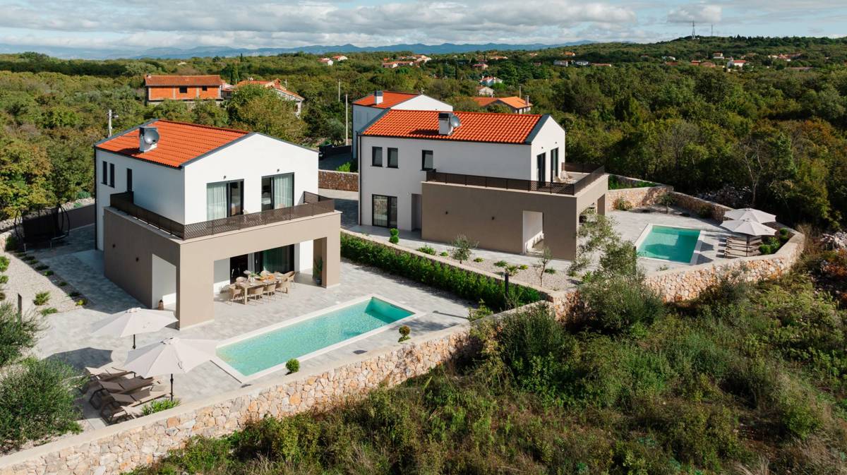 Moderen in opremljen vila z bazenom in vrtom - naprodaj!