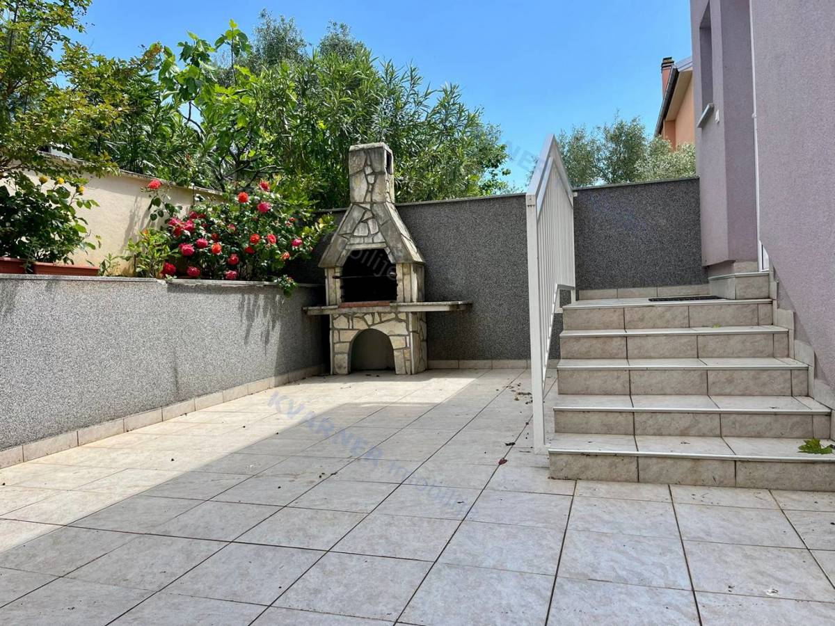 Njivice – naprodaj dvojček s pogledom!