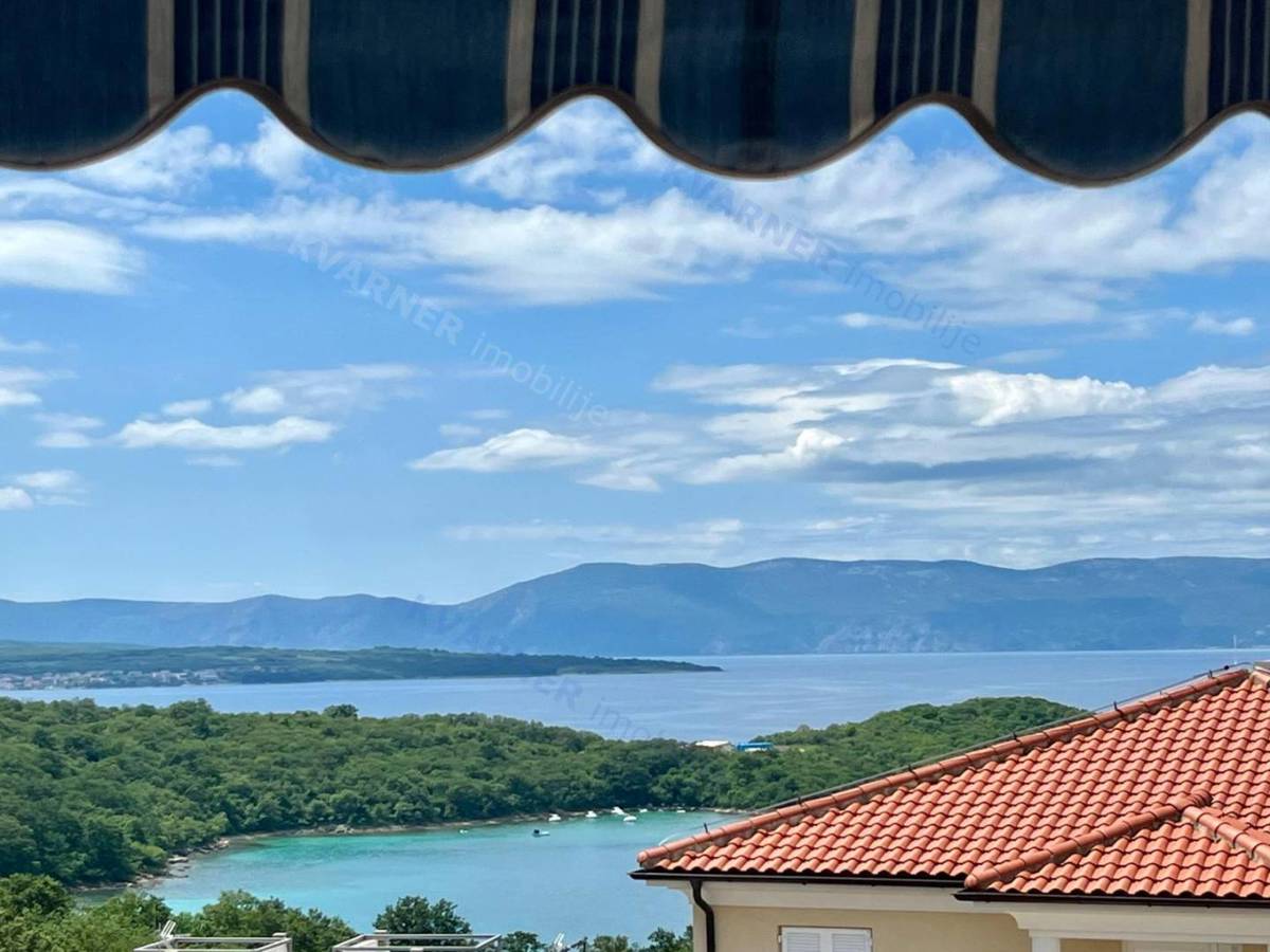 Njivice – naprodaj dvojček s pogledom!