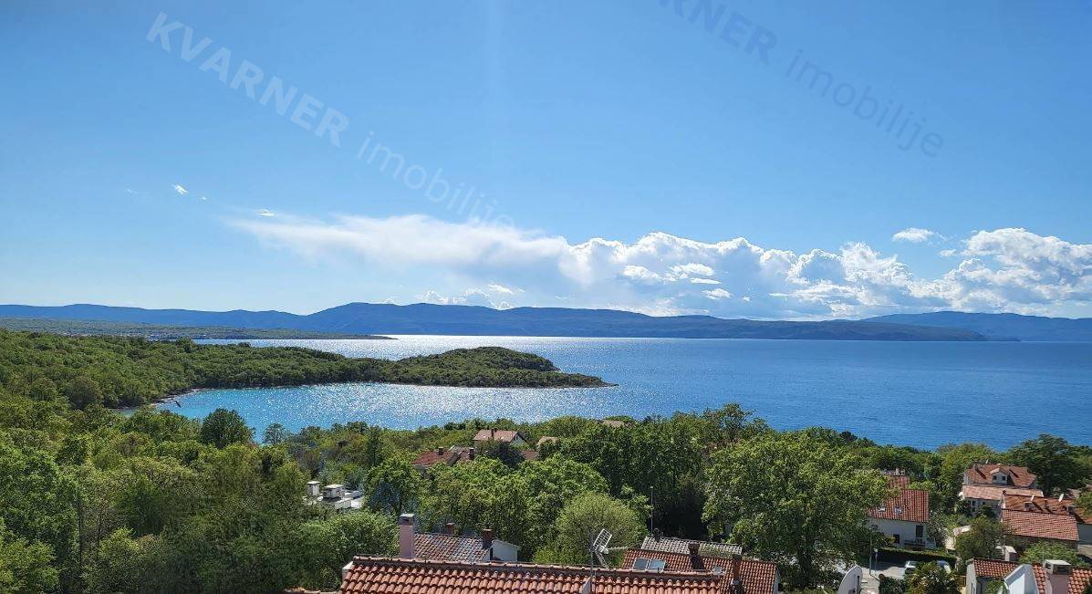 Njivice – naprodaj dvojček s pogledom!