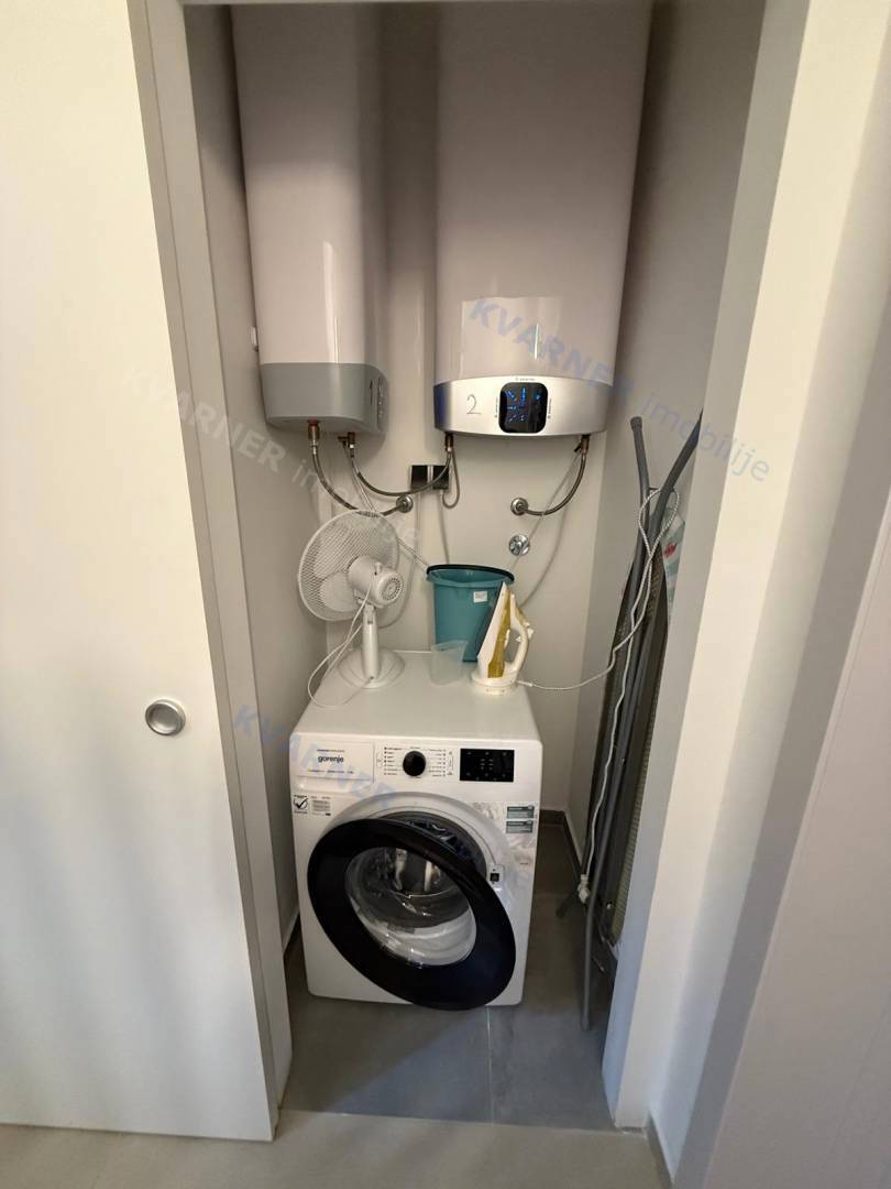Njivice - Prodaja apartmaja z bazenom!