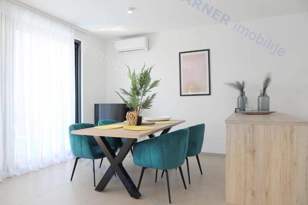 Njivice - Prodaja apartmaja z bazenom!