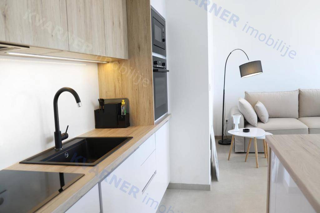 Njivice - Prodaja apartmaja z bazenom!