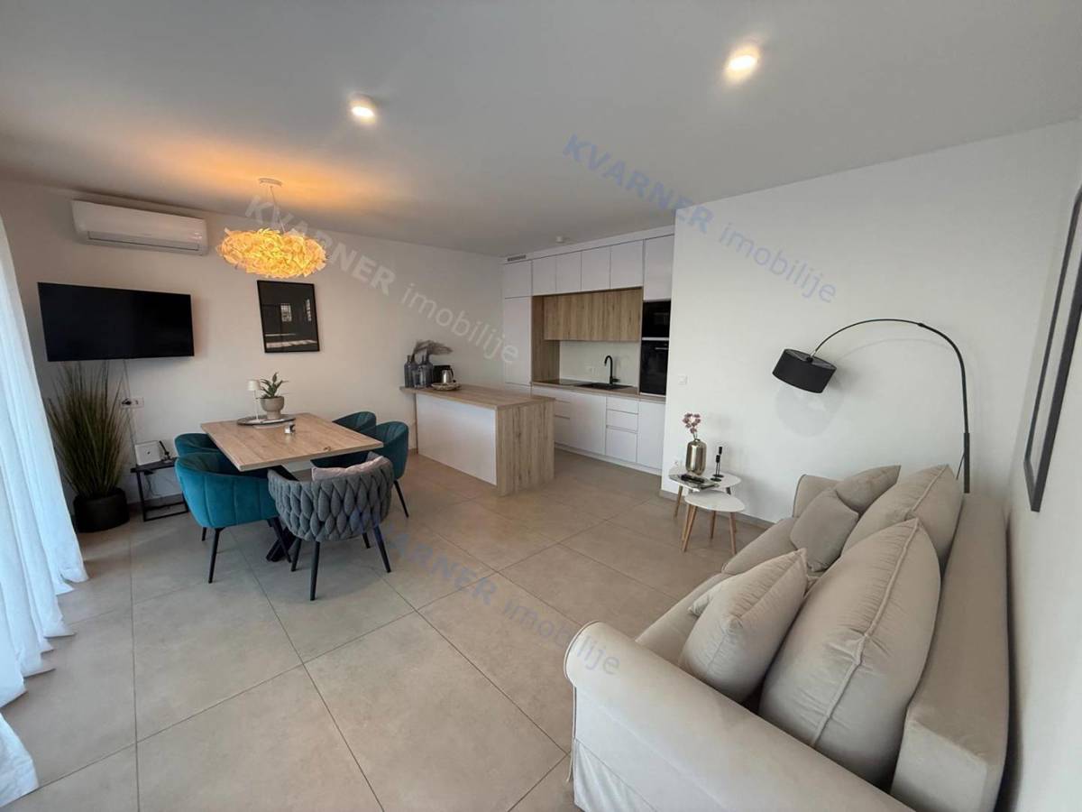 Njivice - Prodaja apartmaja z bazenom!
