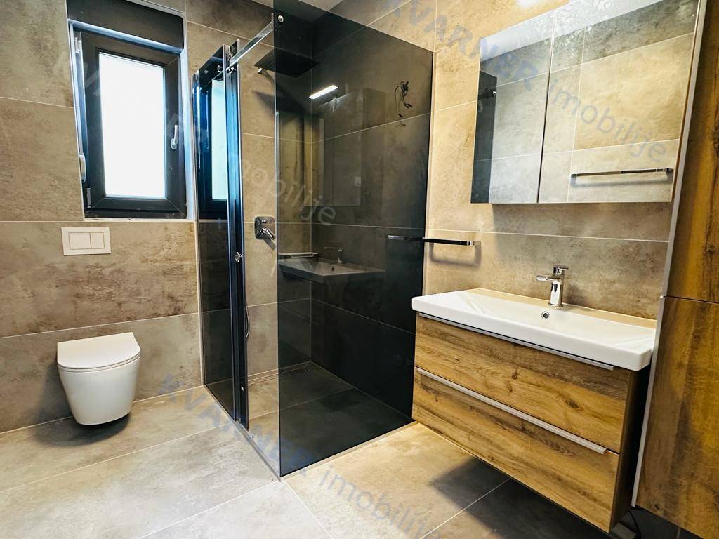 Vrbnik - Dve hiši z bazeni in pogledom na morje!