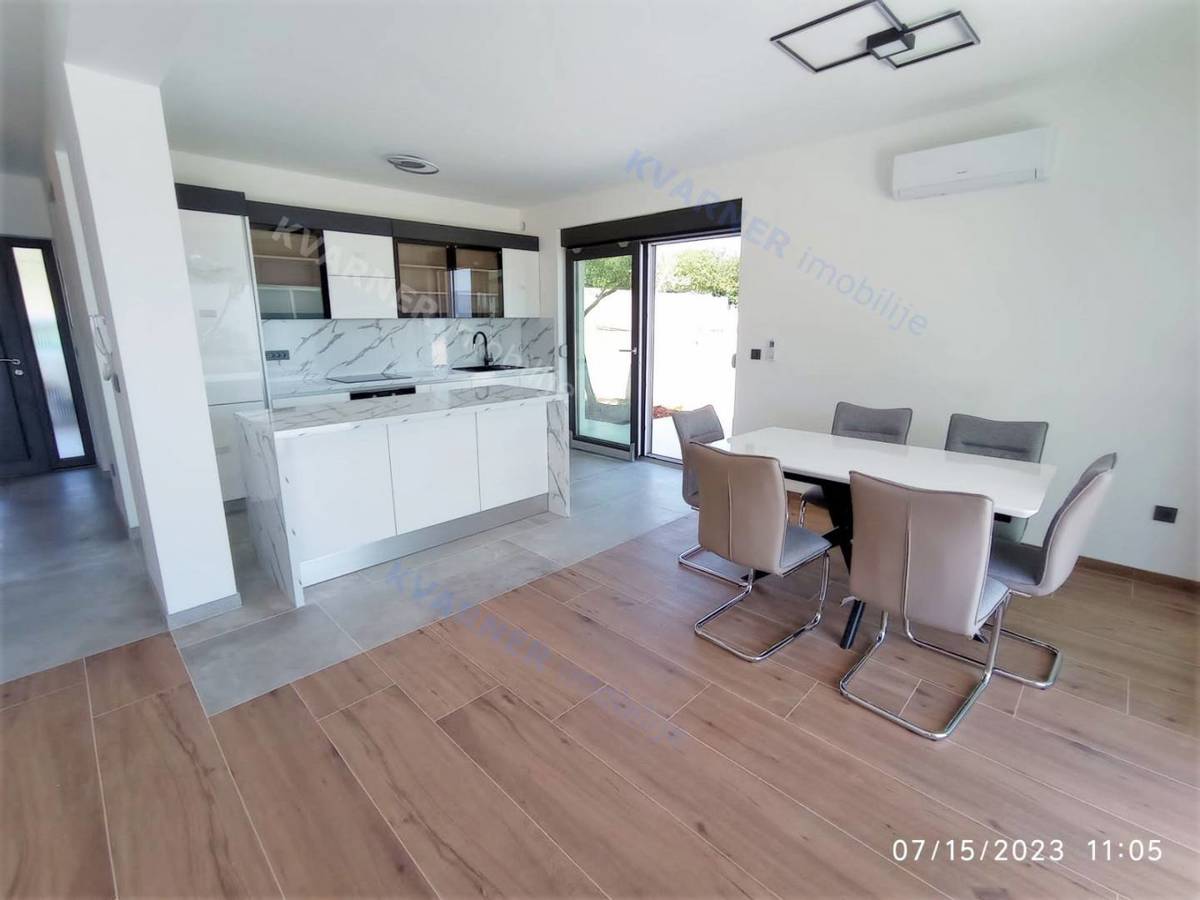 Vrbnik - Dve hiši z bazeni in pogledom na morje!