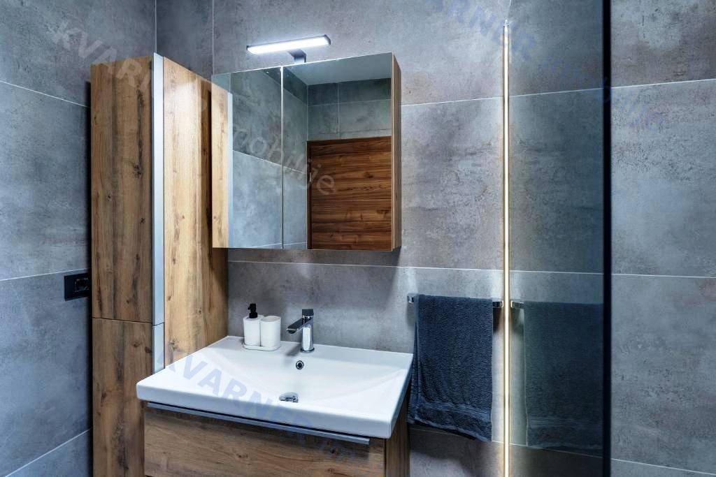 Vrbnik - Dve hiši z bazeni in pogledom na morje!