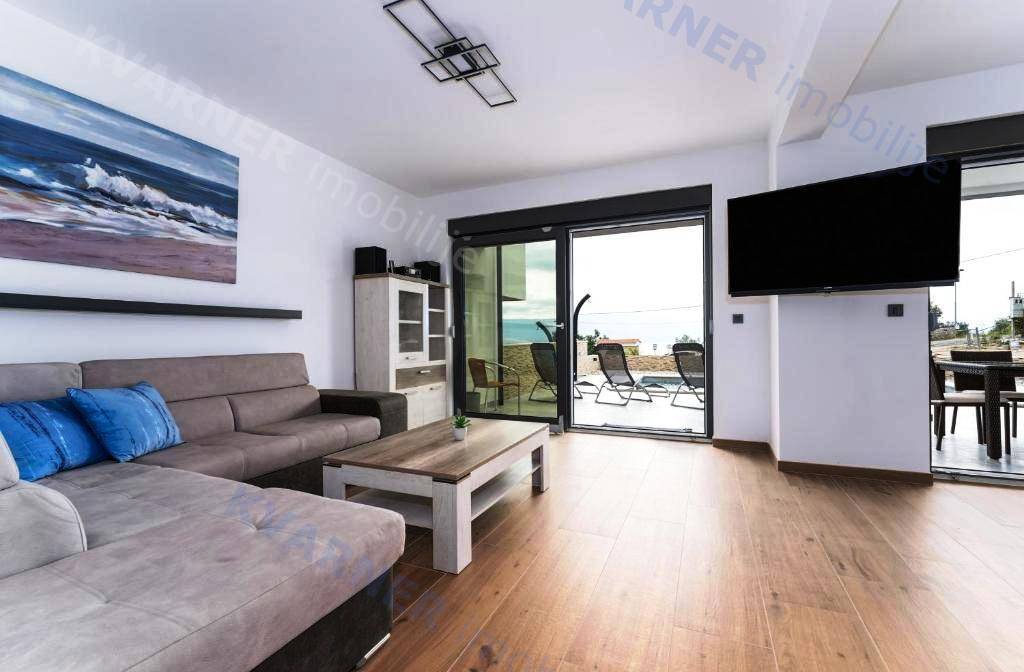 Vrbnik - Dve hiši z bazeni in pogledom na morje!