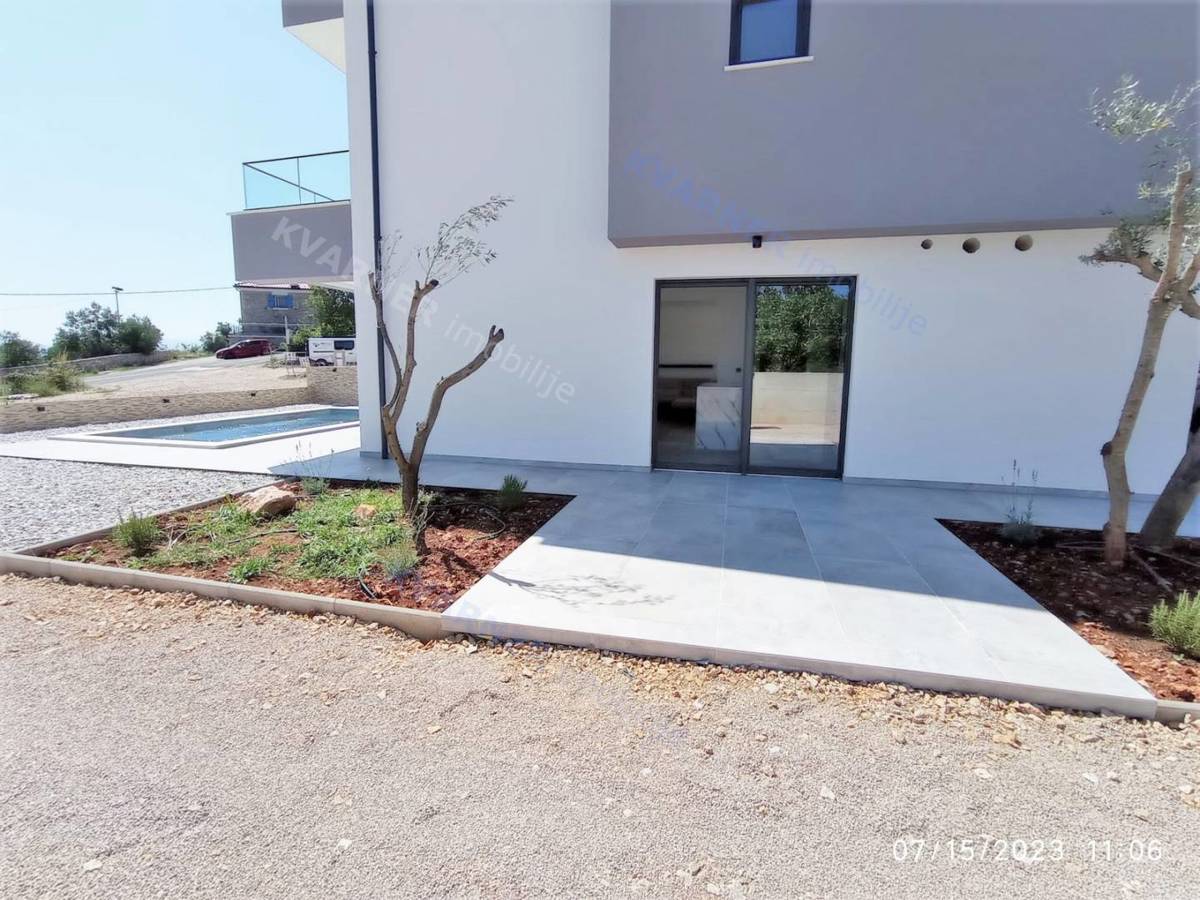 Vrbnik - Dve hiši z bazeni in pogledom na morje!