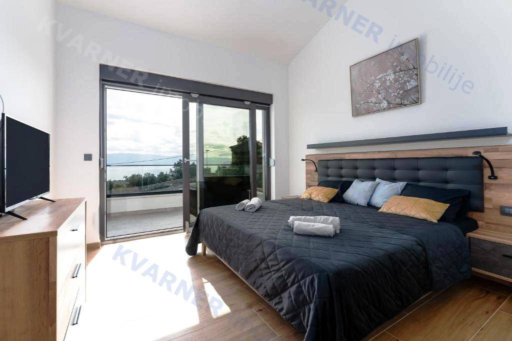 Vrbnik - Dve hiši z bazeni in pogledom na morje!