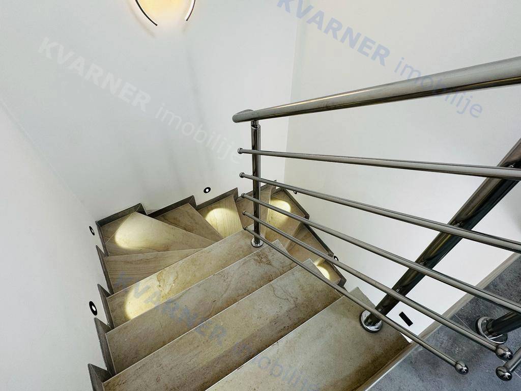 Vrbnik - Dve hiši z bazeni in pogledom na morje!