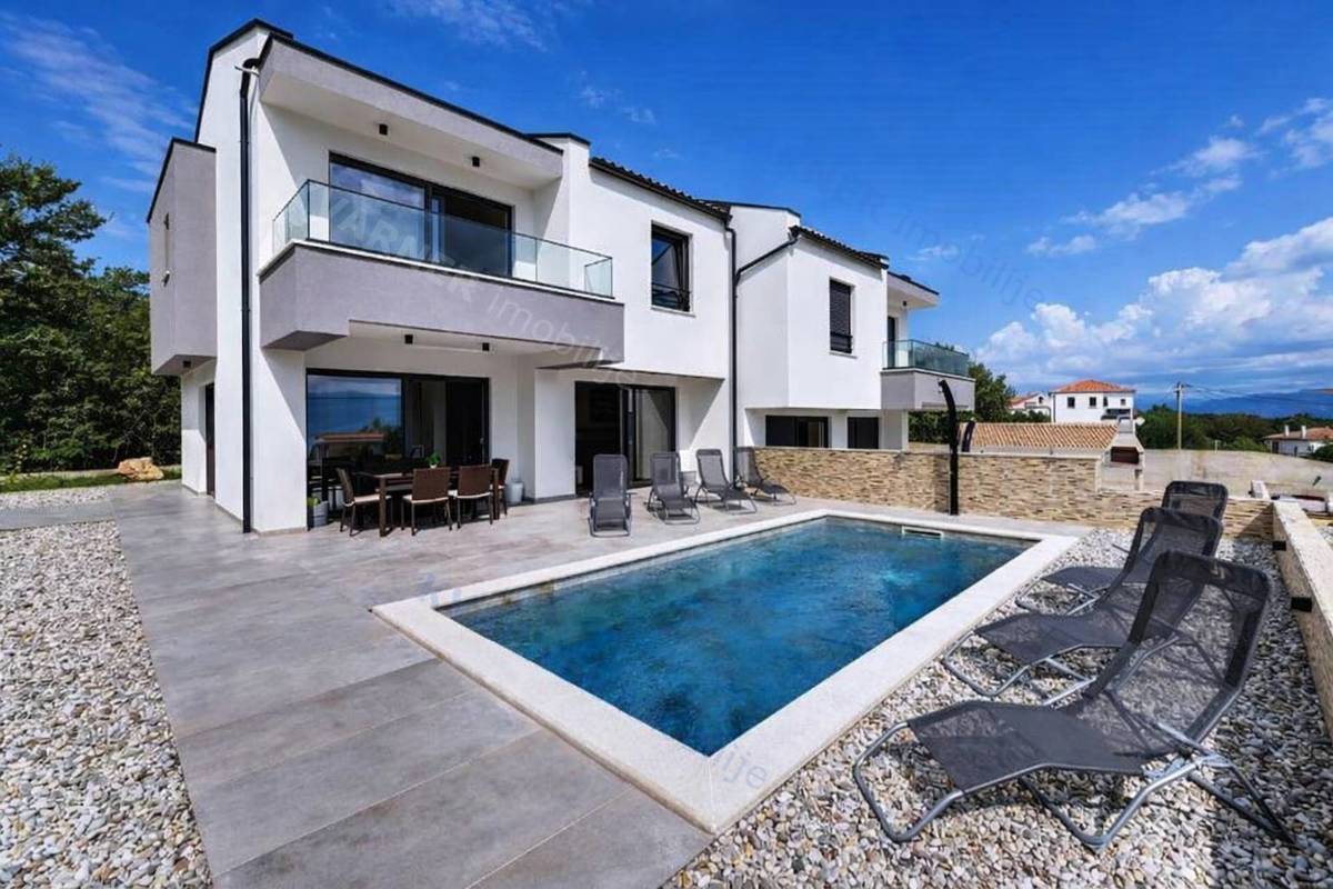 Vrbnik - Dve hiši z bazeni in pogledom na morje!