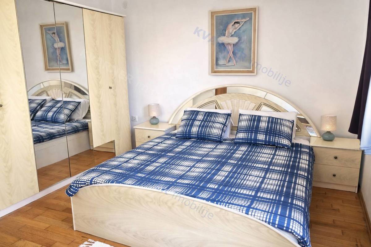 Pritlično stanovanje z vrtom in pogledom - mesto Krk