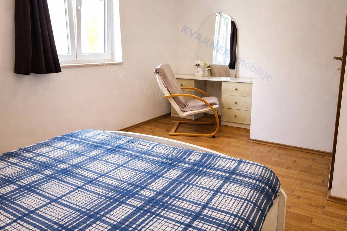 Pritlično stanovanje z vrtom in pogledom - mesto Krk