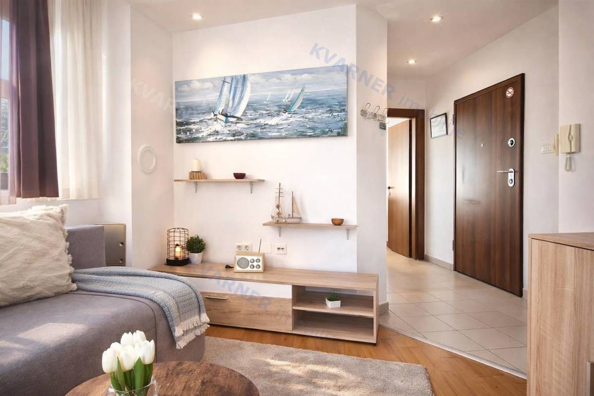 Pritlično stanovanje z vrtom in pogledom - mesto Krk