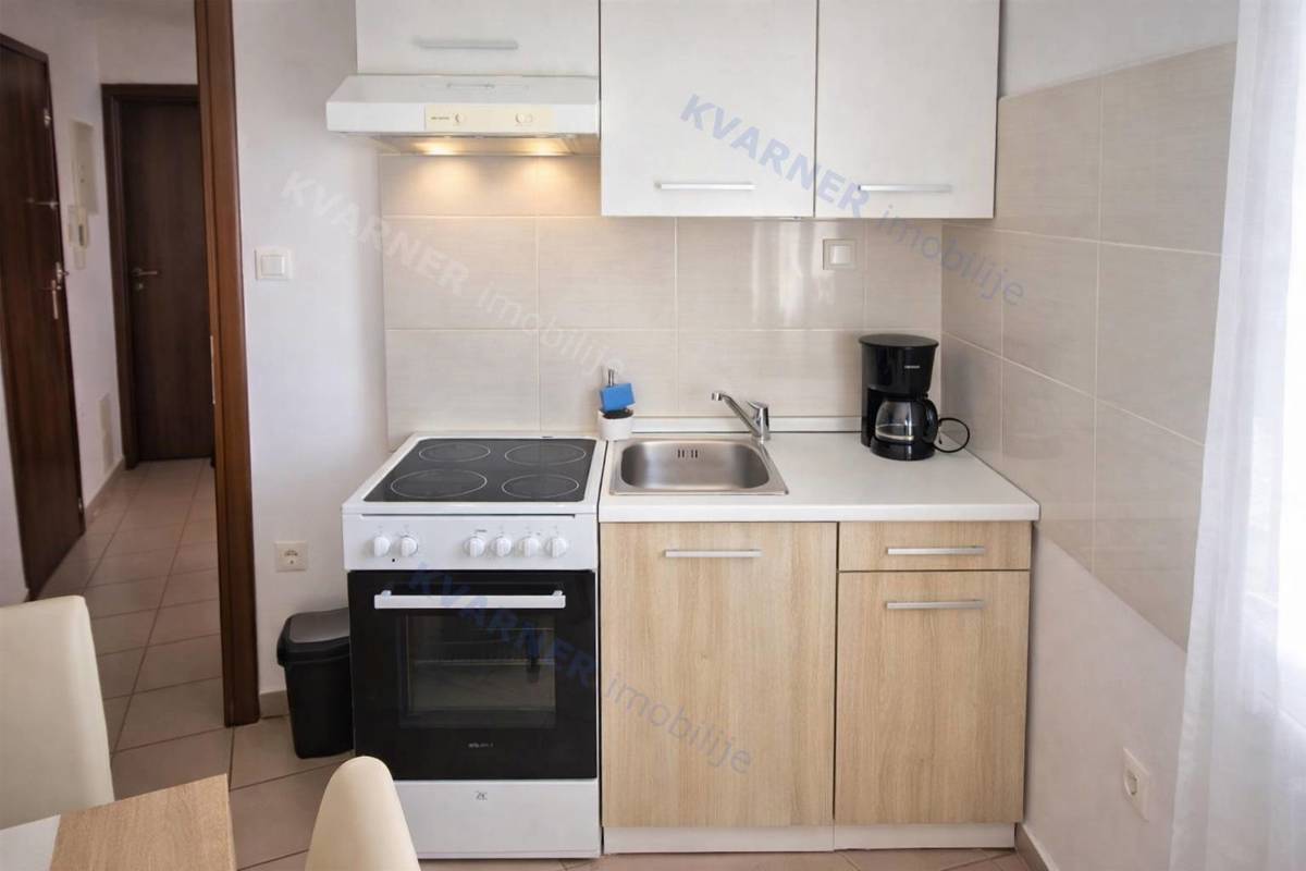 Pritlično stanovanje z vrtom in pogledom - mesto Krk