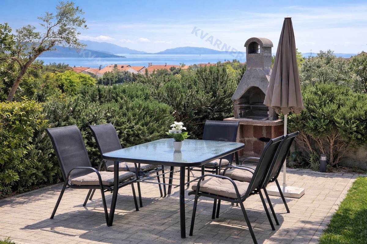 Pritlično stanovanje z vrtom in pogledom - mesto Krk